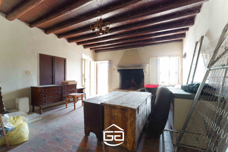 Immagina di aprire le finestre al mattino e trovarti immerso nella quiete della campagna, con il ...