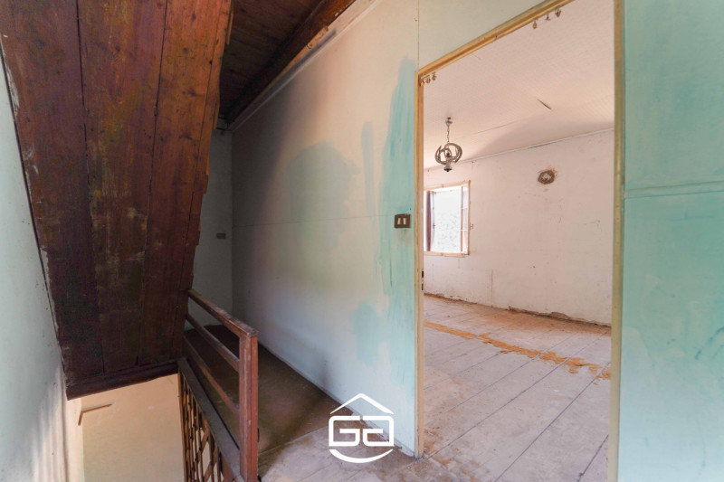 Immagina di aprire le finestre al mattino e trovarti immerso nella quiete della campagna, con il ...