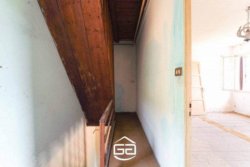 Immagina di aprire le finestre al mattino e trovarti immerso nella quiete della campagna, con il ...