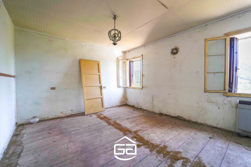 Immagina di aprire le finestre al mattino e trovarti immerso nella quiete della campagna, con il ...