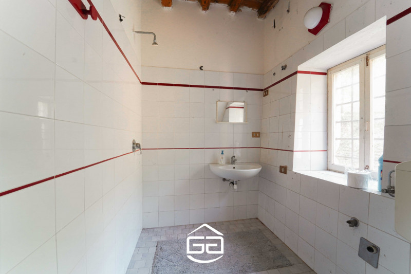 Immagina di aprire le finestre al mattino e trovarti immerso nella quiete della campagna, con il ...