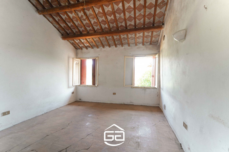 Immagina di aprire le finestre al mattino e trovarti immerso nella quiete della campagna, con il ...