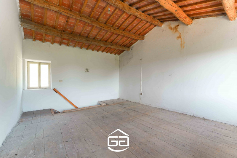 Immagina di aprire le finestre al mattino e trovarti immerso nella quiete della campagna, con il ...