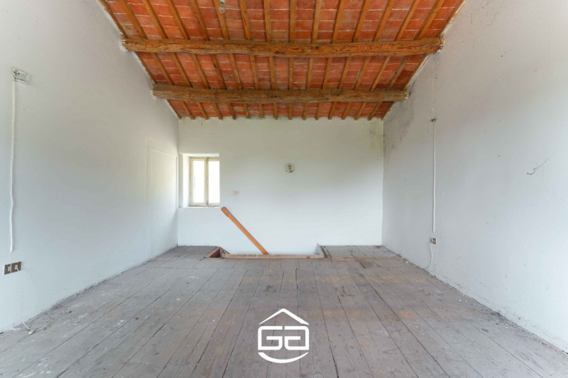 Immagina di aprire le finestre al mattino e trovarti immerso nella quiete della campagna, con il ...