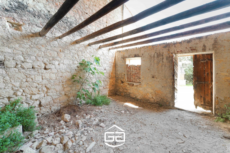 Immagina di aprire le finestre al mattino e trovarti immerso nella quiete della campagna, con il ...