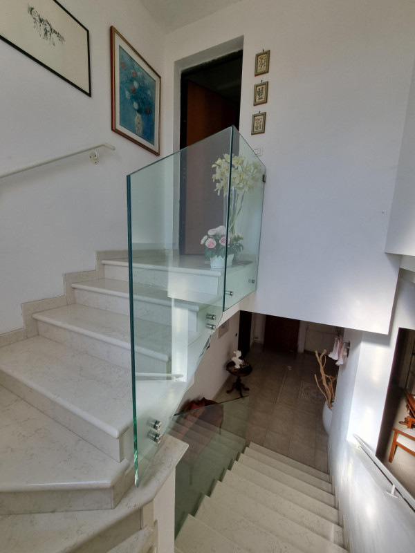 Este (PD), Località Deserto, proponiamo in Vendita particolare struttura formata da una Casa Sing...