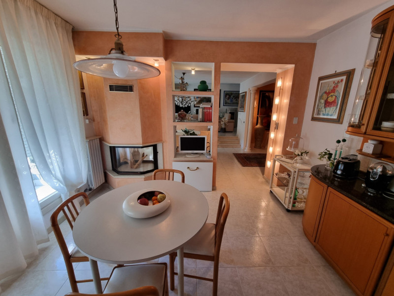 Este (PD), Località Deserto, proponiamo in Vendita particolare struttura formata da una Casa Sing...