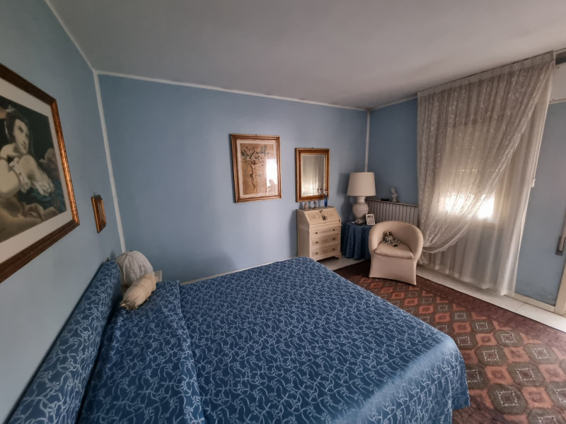 Este (PD), Località Deserto, proponiamo in Vendita particolare struttura formata da una Casa Sing...