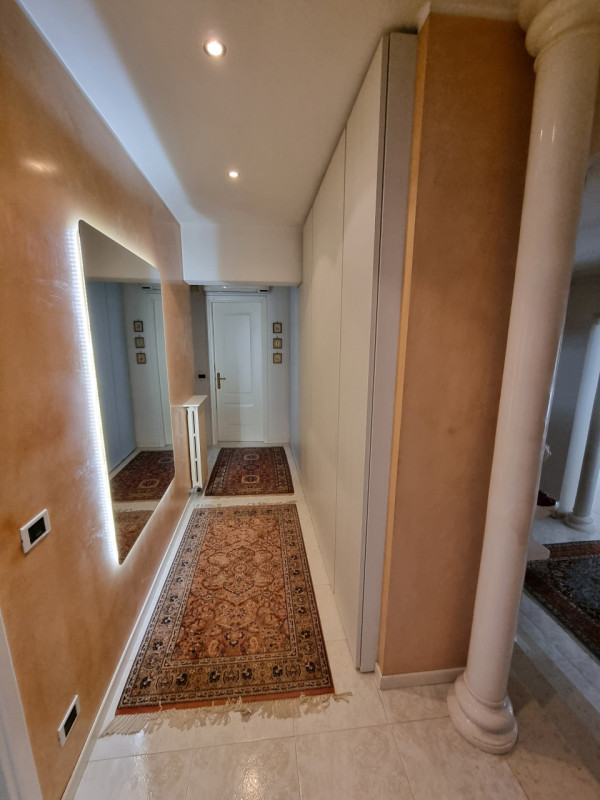 Este (PD), Località Deserto, proponiamo in Vendita particolare struttura formata da una Casa Sing...