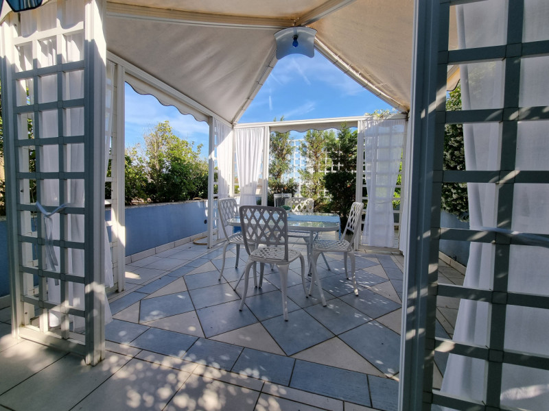 Este (PD), Località Deserto, proponiamo in Vendita particolare struttura formata da una Casa Sing...