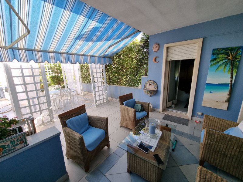 Este (PD), Località Deserto, proponiamo in Vendita particolare struttura formata da una Casa Sing...