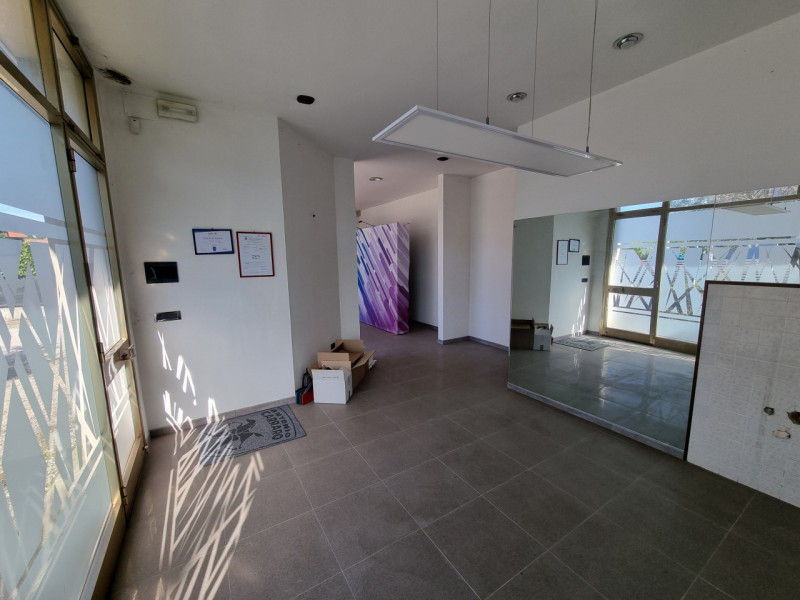 Este (PD), Località Deserto, proponiamo in Vendita particolare struttura formata da una Casa Sing...