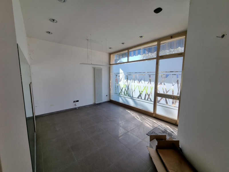 Este (PD), Località Deserto, proponiamo in Vendita particolare struttura formata da una Casa Sing...