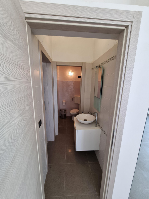 Este (PD), Località Deserto, proponiamo in Vendita particolare struttura formata da una Casa Sing...