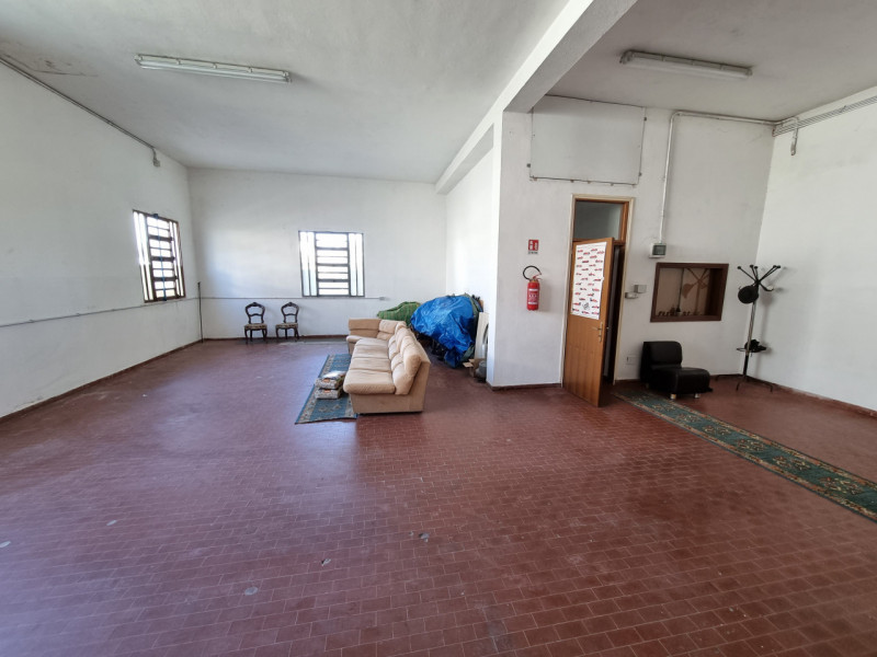 Este (PD), Località Deserto, proponiamo in Vendita particolare struttura formata da una Casa Sing...