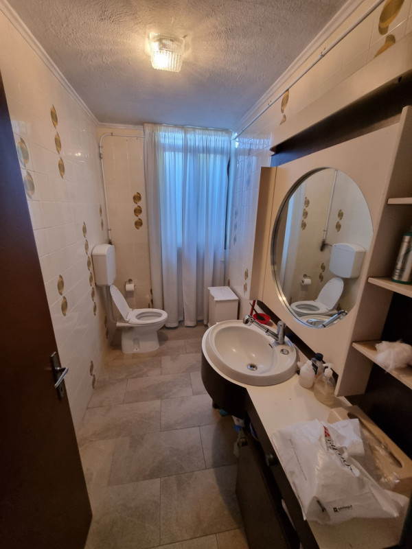 Este (PD), Località Deserto, proponiamo in Vendita particolare struttura formata da una Casa Sing...