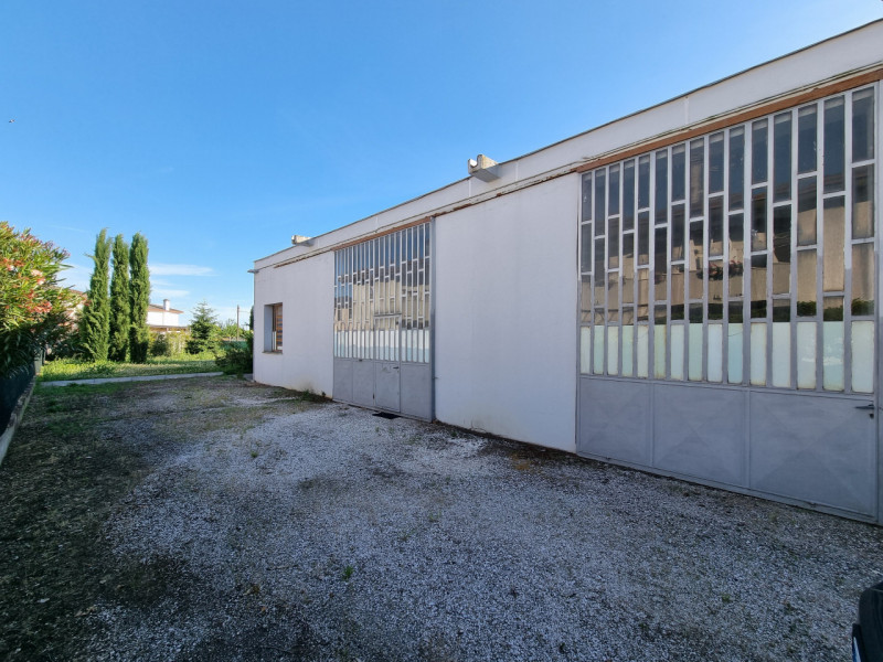 Este (PD), Località Deserto, proponiamo in Vendita particolare struttura formata da una Casa Sing...