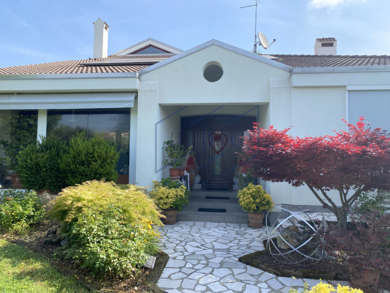 Immergiti in un'oasi di pace e modernità. A Blessaglia di Pramaggiore, in un esclusivo contesto r...