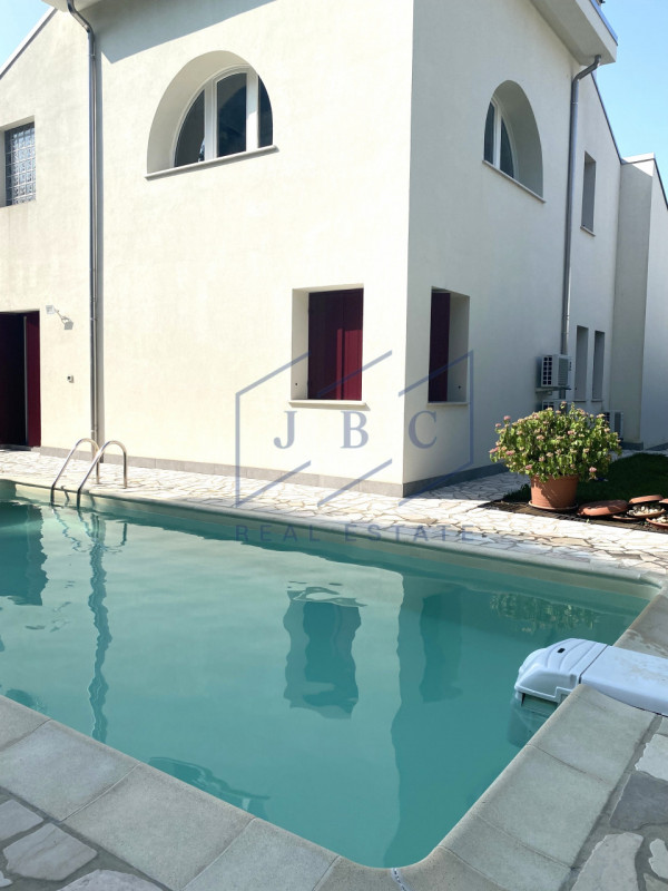 Immergiti in un'oasi di pace e modernità. A Blessaglia di Pramaggiore, in un esclusivo contesto r...