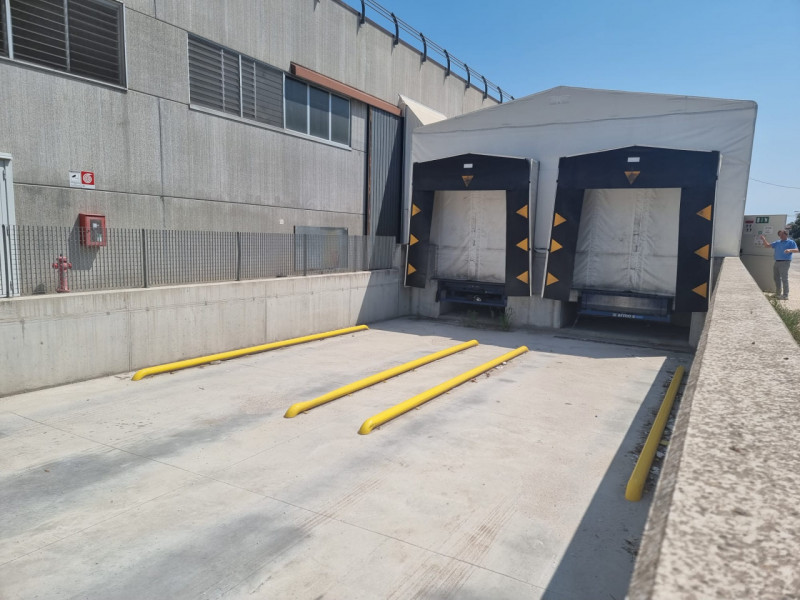 Vendesi capannone industriale a Pontelongo di circa 1700 mq con buona viabilità.

Il fabbricato è...