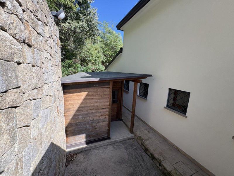 In posizione esclusiva e panoramica, immersa nel verde dei Colli Euganei ma al tempo stesso comod...