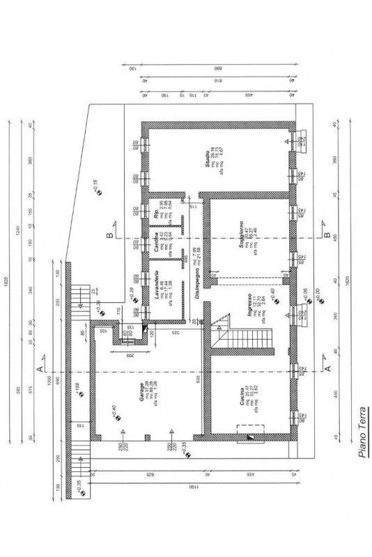 In posizione esclusiva e panoramica, immersa nel verde dei Colli Euganei ma al tempo stesso comod...