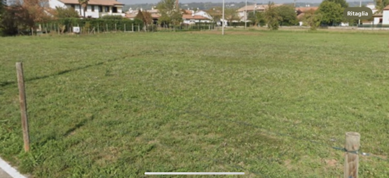 (Per INFO Roberto 3453195338) A Montebelluna, in zona sud, proponiamo un lotto di terreno edifica...