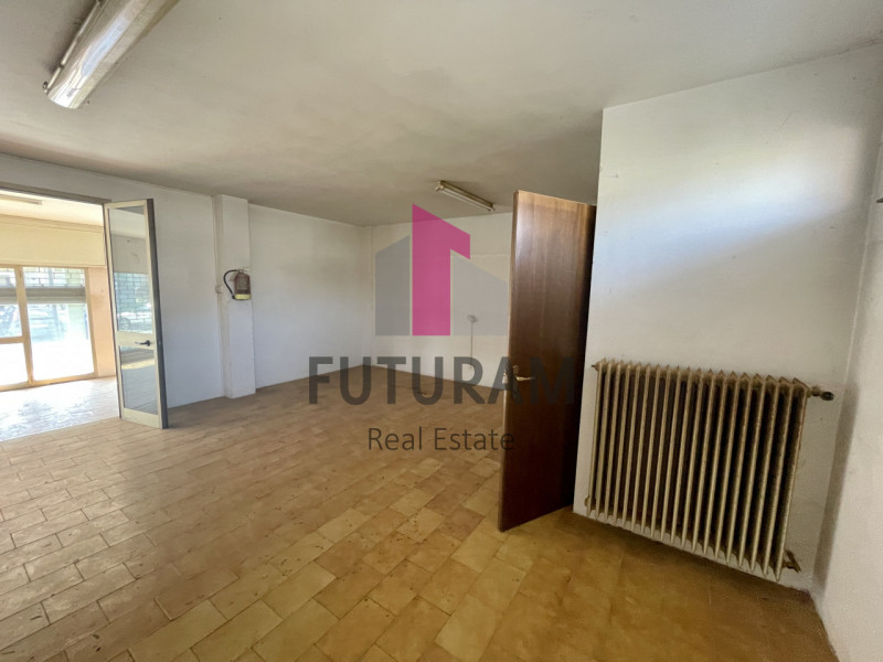 RIF:  032NM -  DOLO (VE)  -  PER INFO 0444/310220

Propongo in vendita un luminoso negozio a Samb...