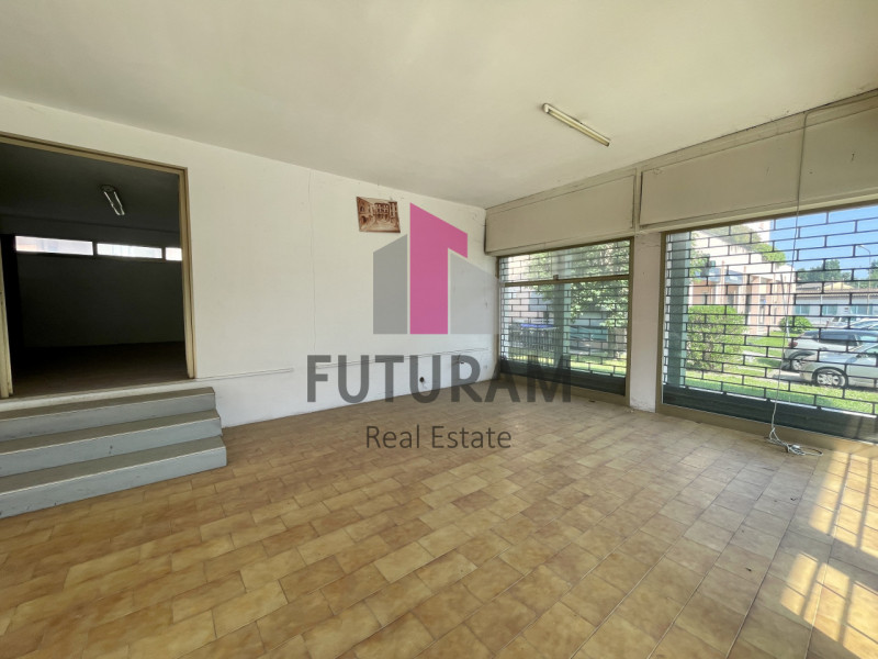 RIF:  032NM -  DOLO (VE)  -  PER INFO 0444/310220

Propongo in vendita un luminoso negozio a Samb...