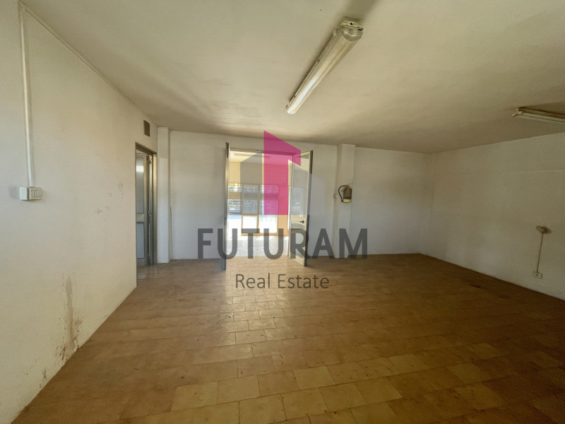 RIF:  032NM -  DOLO (VE)  -  PER INFO 0444/310220

Propongo in vendita un luminoso negozio a Samb...