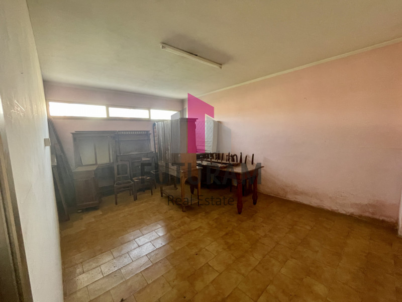 RIF:  032NM -  DOLO (VE)  -  PER INFO 0444/310220

Propongo in vendita un luminoso negozio a Samb...