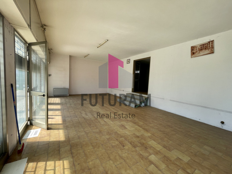 RIF:  032NM -  DOLO (VE)  -  PER INFO 0444/310220

Propongo in vendita un luminoso negozio a Samb...