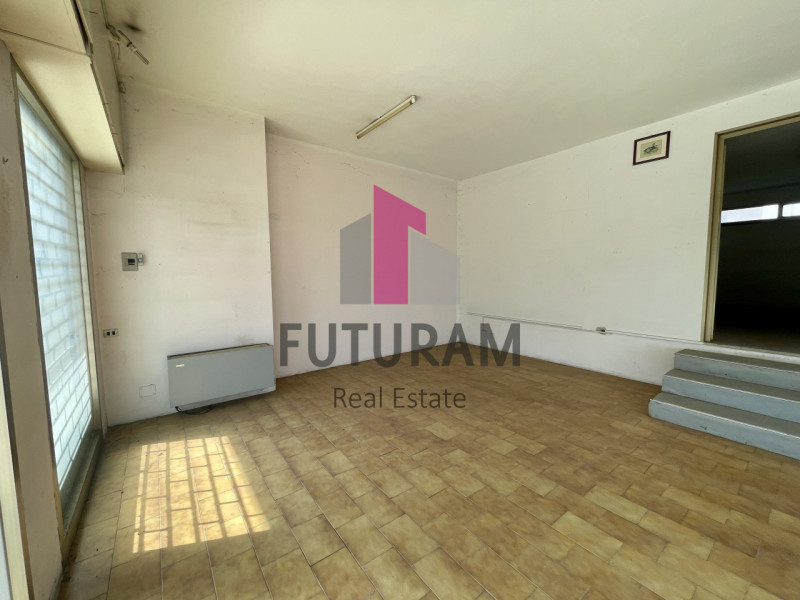 RIF:  032NM -  DOLO (VE)  -  PER INFO 0444/310220

Propongo in vendita un luminoso negozio a Samb...