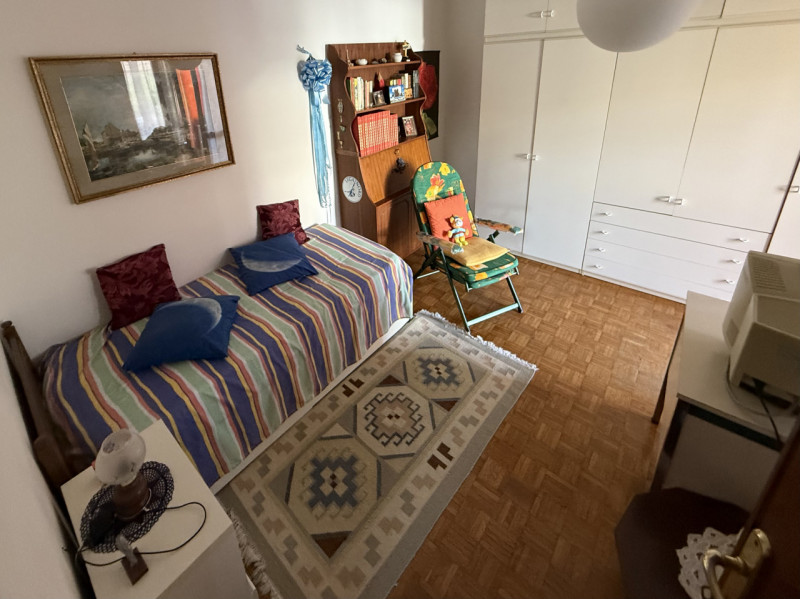 COMPOSIZIONE:
L'unità abitativa, dalle ampie metrature, è così composta: atrio d'ingresso, salott...