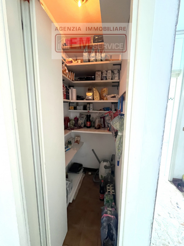 Scopri questo spazioso appartamento quadrilocale in vendita a Biancade, nel comune di Roncade. Si...