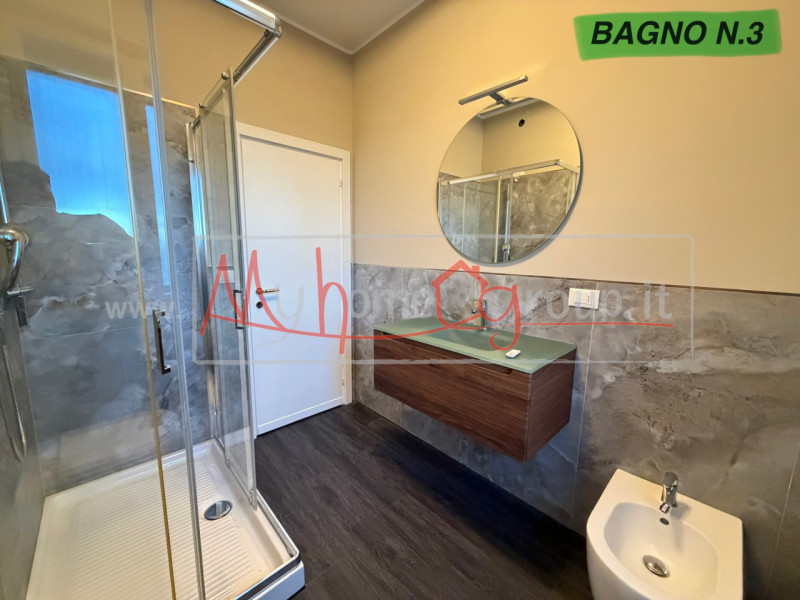 PADOVA ZONA STAZIONE (Rif. AFF650P) 

ITA

Disponibili tre stanze singole in appartamento recente...