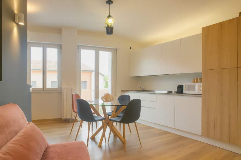 In zona centralissima, all’interno di un condominio signorile e ben curato, APPARTAMENTO BILOCALE...