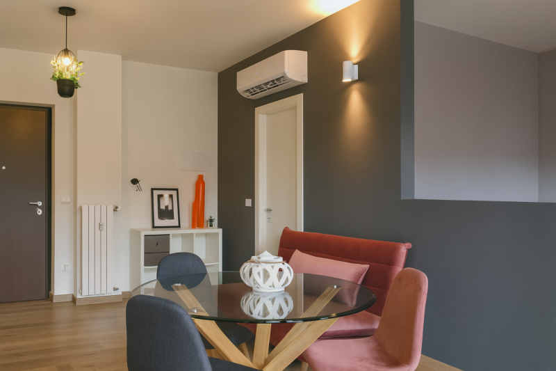 In zona centralissima, all’interno di un condominio signorile e ben curato, APPARTAMENTO BILOCALE...