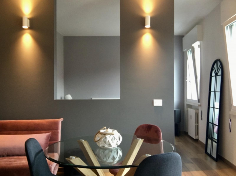 In zona centralissima, all’interno di un condominio signorile e ben curato, APPARTAMENTO BILOCALE...