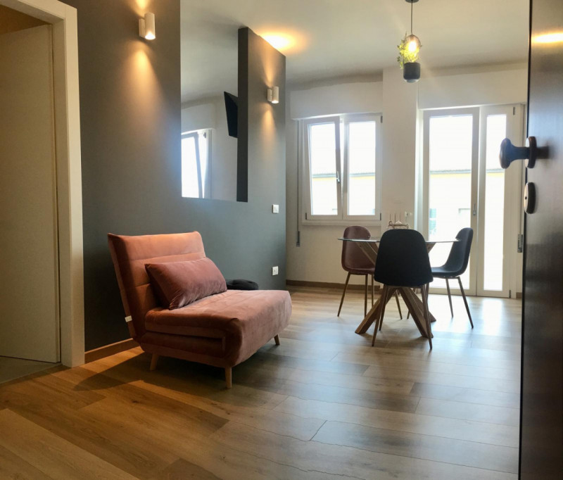 In zona centralissima, all’interno di un condominio signorile e ben curato, APPARTAMENTO BILOCALE...