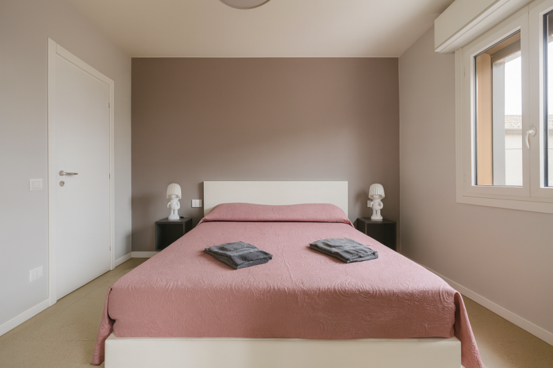 In zona centralissima, all’interno di un condominio signorile e ben curato, APPARTAMENTO BILOCALE...