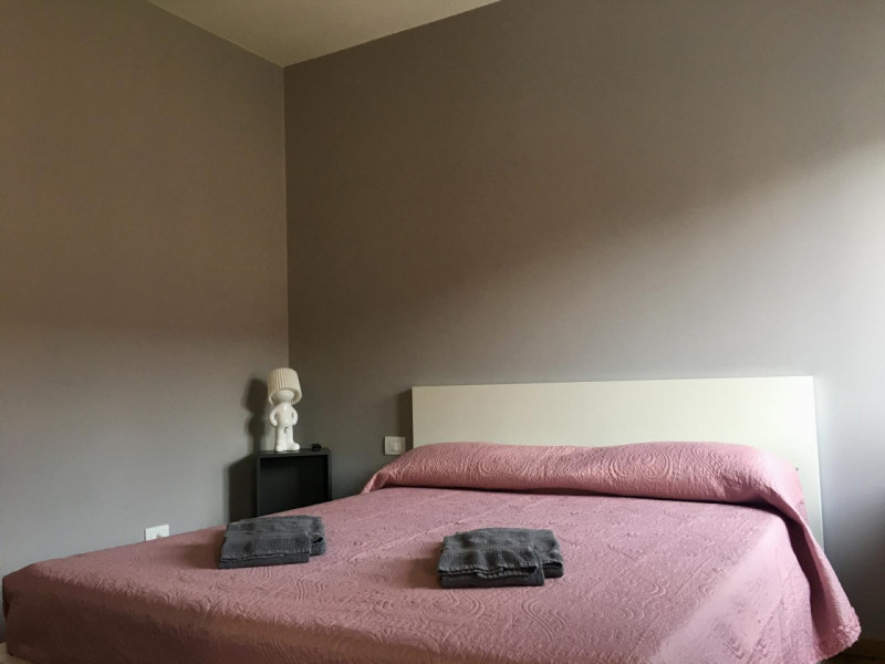 In zona centralissima, all’interno di un condominio signorile e ben curato, APPARTAMENTO BILOCALE...