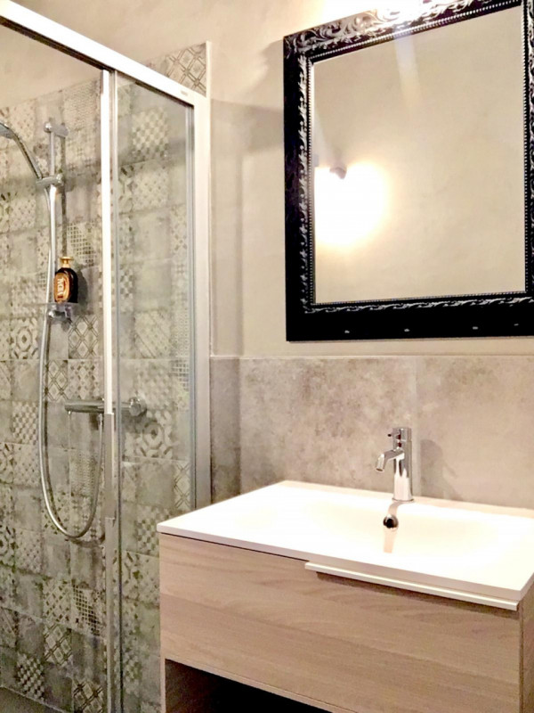 In zona centralissima, all’interno di un condominio signorile e ben curato, APPARTAMENTO BILOCALE...