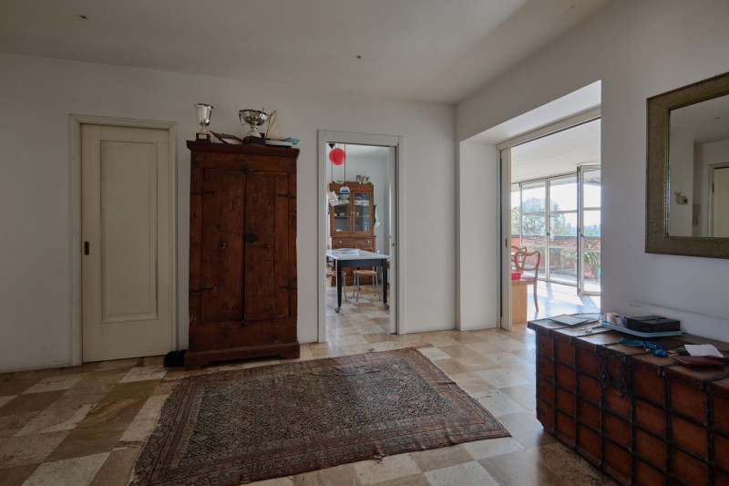 Nella ricercata zona di porta Carlo Alberto, nel cuore del centro storico, STRAORDINARIO ATTICO L...