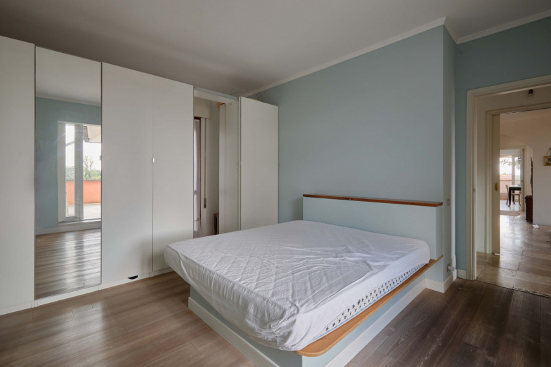 Nella ricercata zona di porta Carlo Alberto, nel cuore del centro storico, STRAORDINARIO ATTICO L...