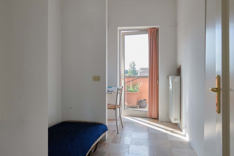 Nella ricercata zona di porta Carlo Alberto, nel cuore del centro storico, STRAORDINARIO ATTICO L...