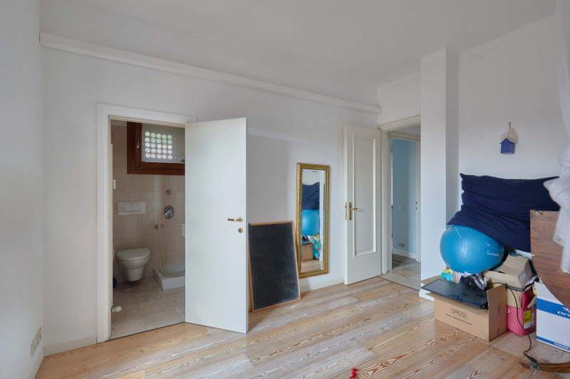 Nella ricercata zona di porta Carlo Alberto, nel cuore del centro storico, STRAORDINARIO ATTICO L...