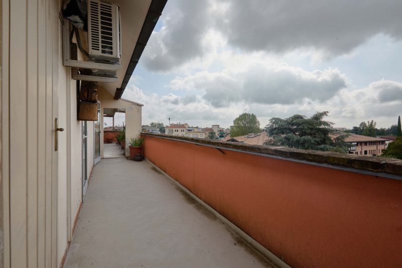 Nella ricercata zona di porta Carlo Alberto, nel cuore del centro storico, STRAORDINARIO ATTICO L...