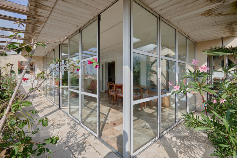 Nella ricercata zona di porta Carlo Alberto, nel cuore del centro storico, STRAORDINARIO ATTICO L...