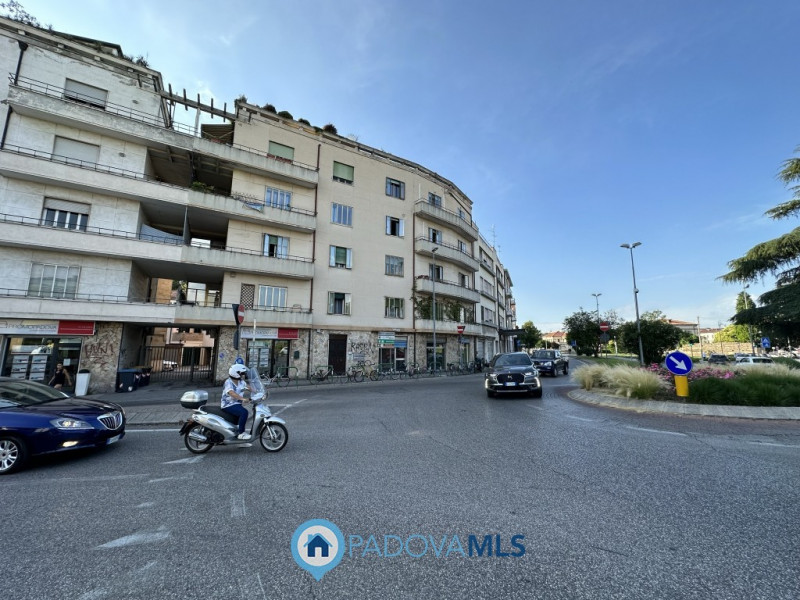 Immobile in esclusiva al Gruppo Padova MLS

PADOVA Piazzale San Giovanni/via Sorio: In posizione ...
